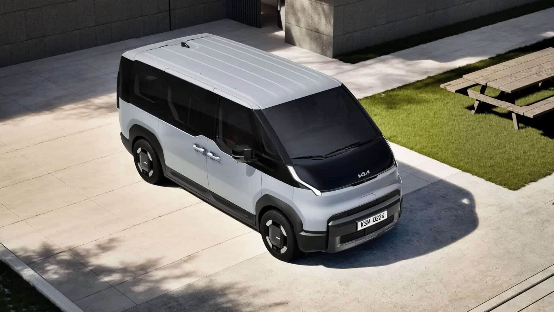Renting Kia PV5 Passenger L2 H1 LR Plus Sin Entrada