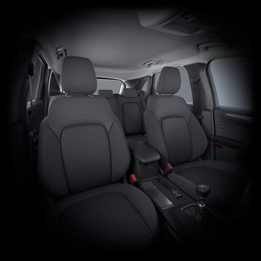 Renting New Ford Kuga Titanium Blanco Frozen SUV 5 plazas Asientos