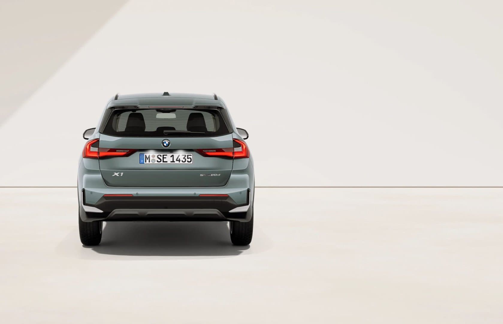 Renting New BMW X1 Premium Package Cape York Green Metalizado SUV Automático