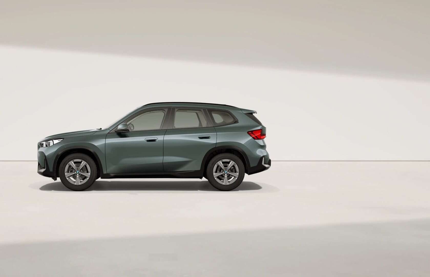 Renting New BMW X1 Premium Package Cape York Green Metalizado SUV Automático