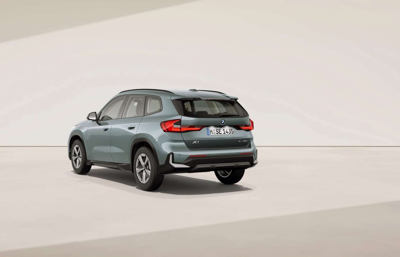 Renting New BMW X1 Premium Package Cape York Green Metalizado SUV Automático