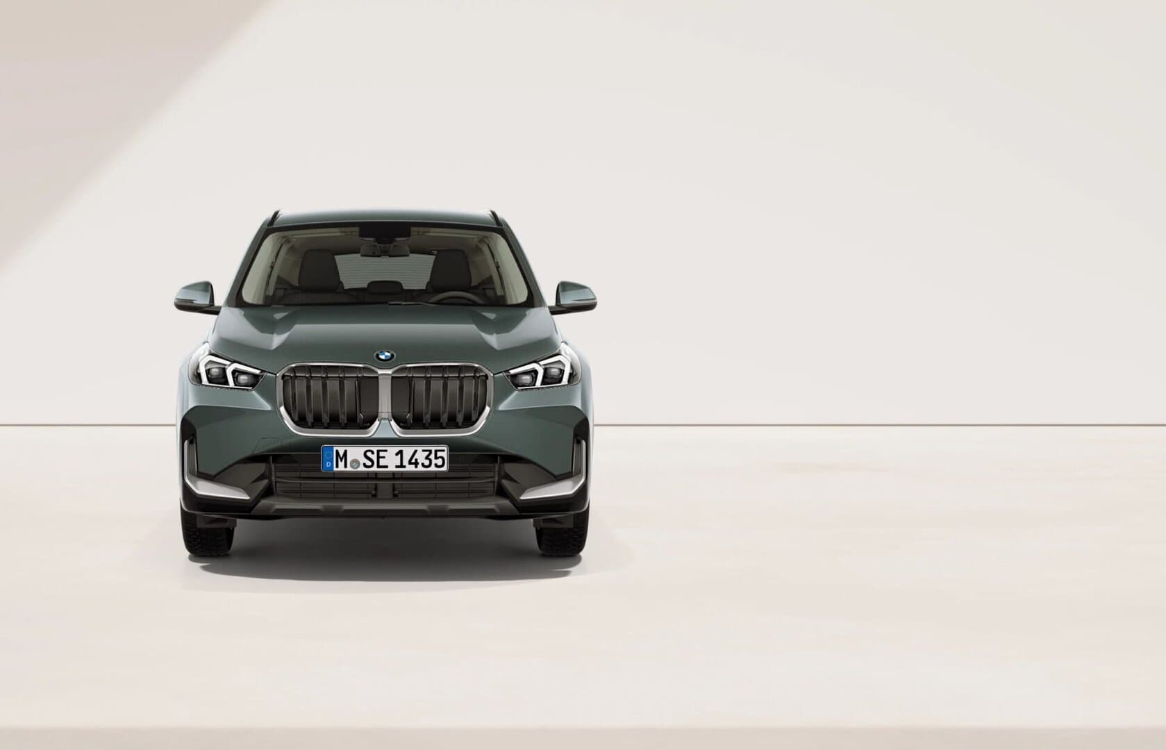Renting New BMW X1 Premium Package Cape York Green Metalizado SUV Automático