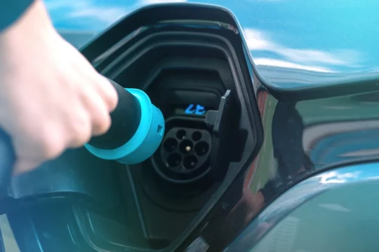 Los 5 mejores coches híbridos enchufables de renting en 2026