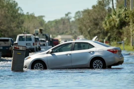 Qué hacer si tu coche de renting se inunda
