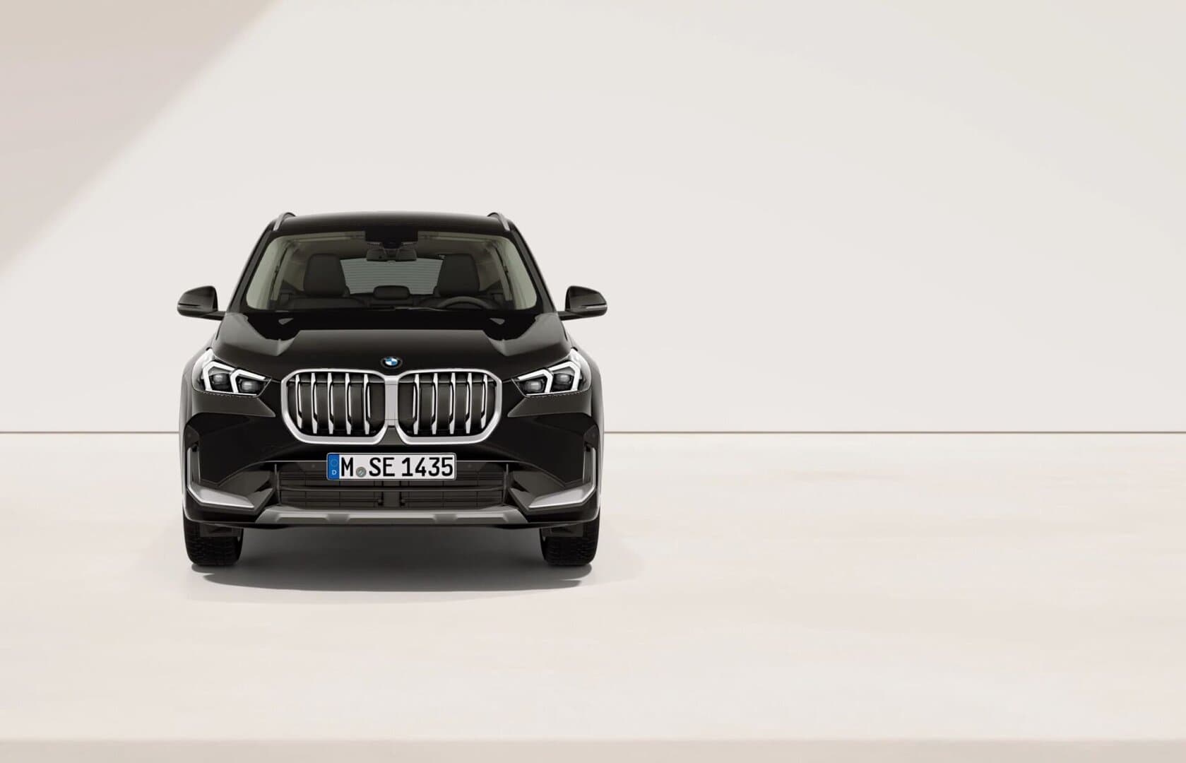 Renting New BMW X1 XLine Black Saphire SUV Micro Hibrido Diésel Automático Etiqueta ECO