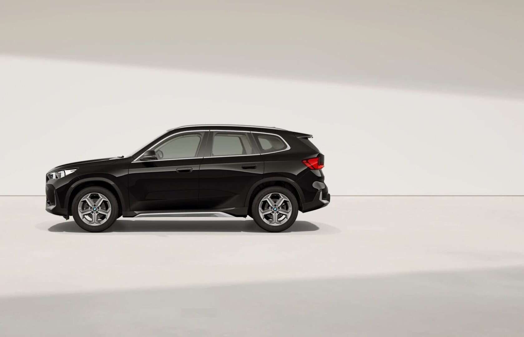 Renting New BMW X1 XLine Black Saphire SUV Micro Hibrido Diésel Automático Etiqueta ECO