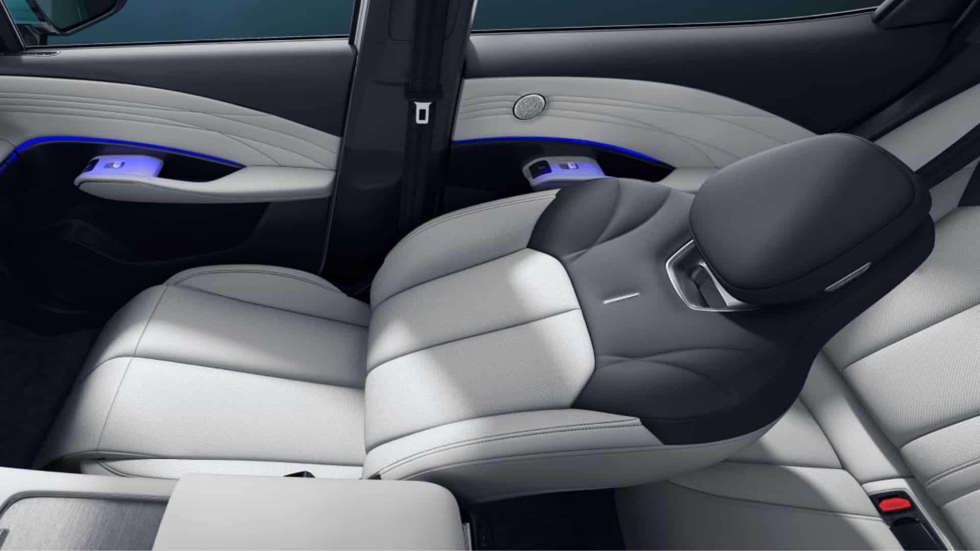 Renting New Omoda 7 Premium SUV PHEV Híbrido-Enchufable Automático Etiqueta 0 Asientos