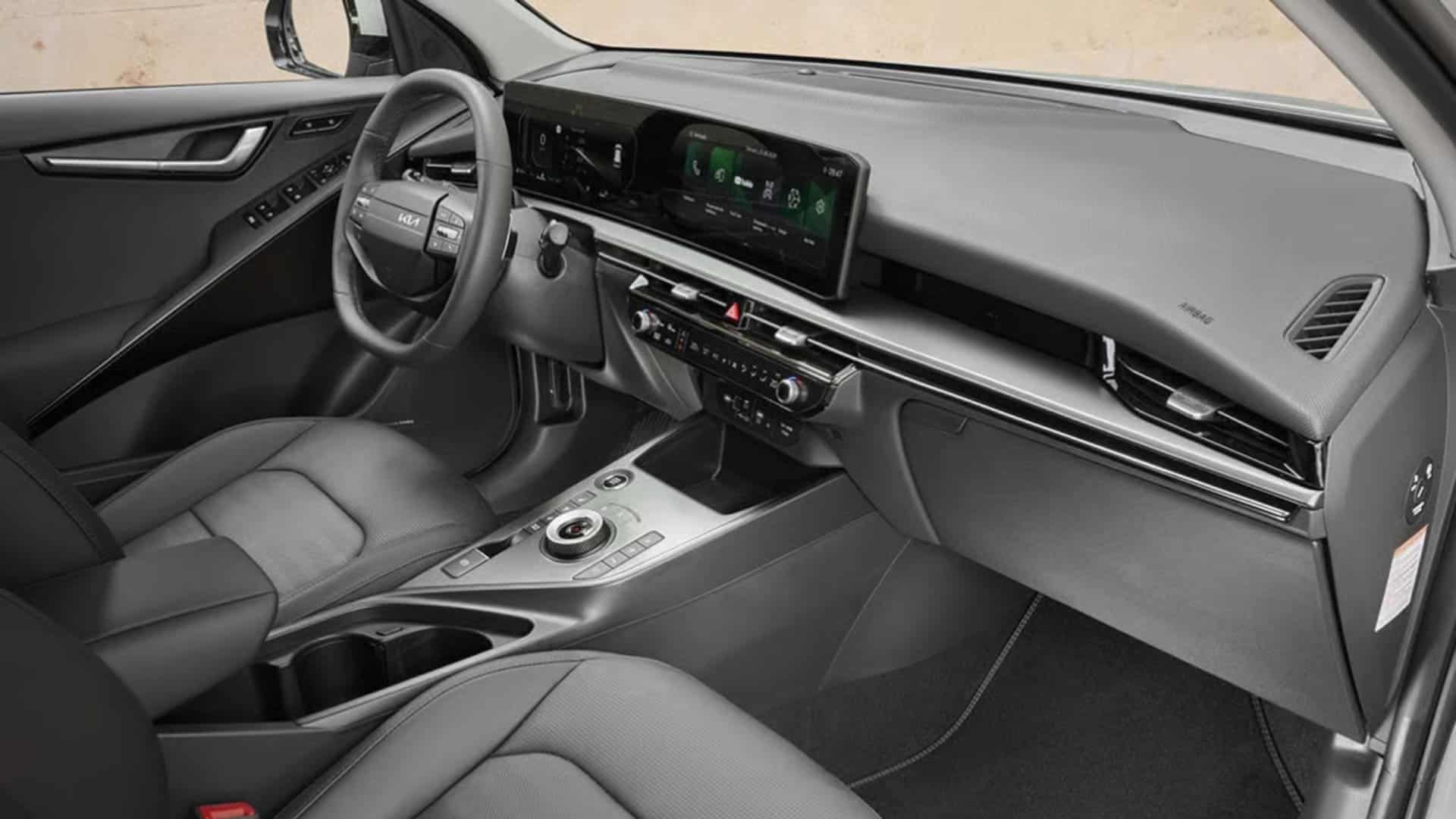 Renting New Kia Niro Concept Runway Red Model Year 2026 Híbrido Automático Etiqueta ECO