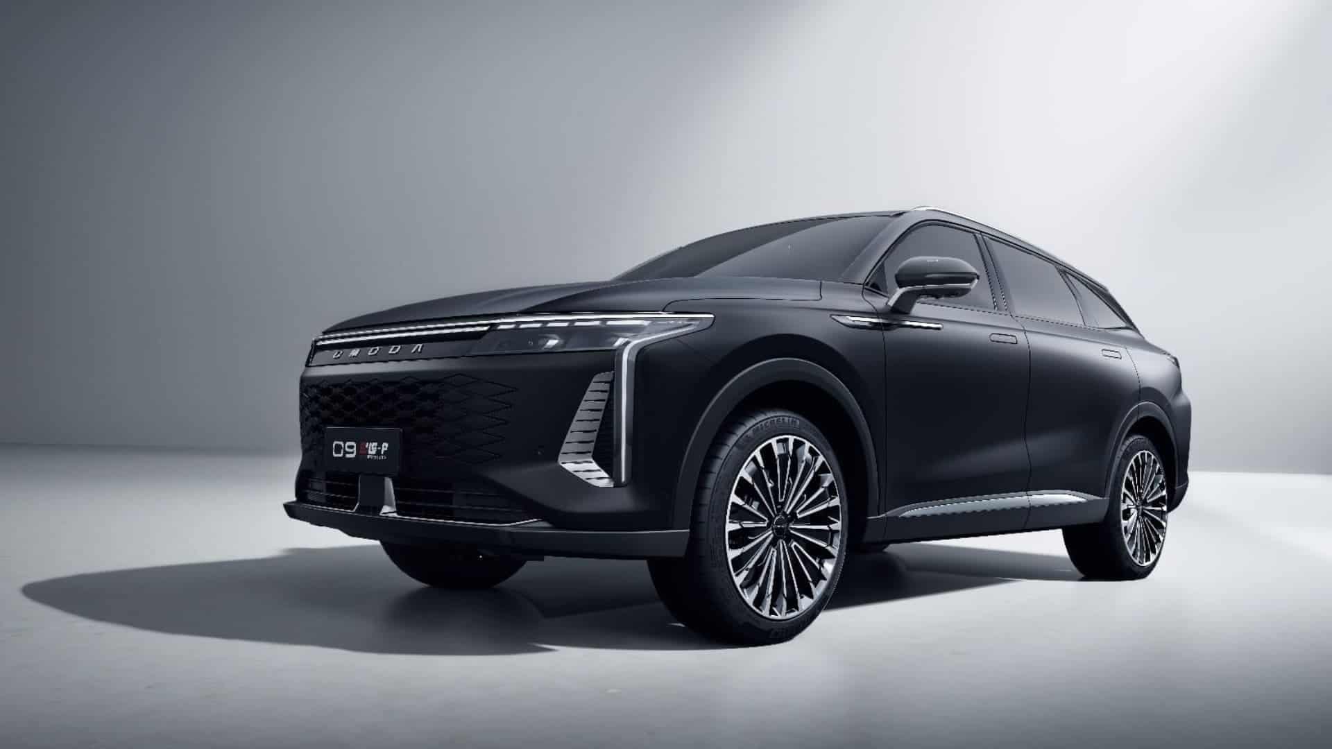 Renting New Omoda 9 Premium Black SUV PHEV Híbrido-Enchufable Automático Etiqueta 0 AWD